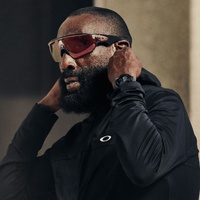 Oakley Wearable x Meta Vanguard OW8001-0952 Black / Prizm Ember Photochromic Lenses