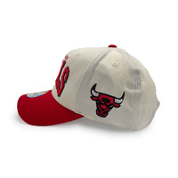 Mitchell & Ness Chicago Bulls Flexfit 110 Team Arch White Cream/Red OSFM