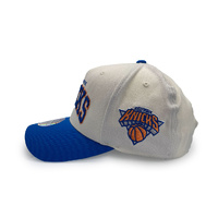 Mitchell & Ness New York Knicks Flexfit 110 Team Arch White Cream/Blue OSFM