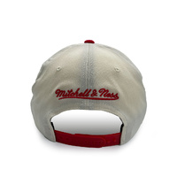 Mitchell & Ness Chicago Bulls Flexfit 110 Team Arch White Cream/Red OSFM