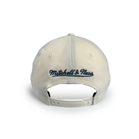 Mitchell & Ness Chicago Bulls Flexfit 110 Core White Cream/Teal OSFM