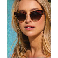 Bask Eyewear Peggy 25-0621 Tea Tortoise / Brown Gradient Polarised Lenses