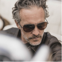 Serengeti Carrara XL SS757004 Matte Dark Gunmetal / Drivers Gradient Polarised Photochromic Lenses