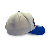 Mitchell & Ness New York Knicks Flexfit 110 Team Arch White Cream/Blue OSFM