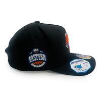 Mitchell & Ness New York Knicks Flexfit 110 Double Up Black OSFM