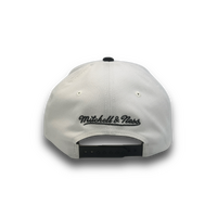 Mitchell & Ness San Antonio Spurs Flexfit 110 Team Arch White OSFM