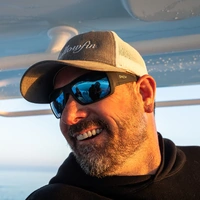 Smith Guide's Choice XL/S 003 QG 63 Matte Black / Blue Mirror Polarised Lenses