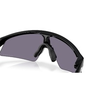 Oakley Youth Resistor Sweep OJ9015-0428 Polished Black / Prizm Grey Lenses