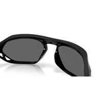 Oakley Cage Jacket OO9537-0861 Polished Black / Prizm Black Polarised Lenses