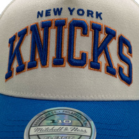 Mitchell & Ness New York Knicks Flexfit 110 Team Arch White Cream/Blue OSFM