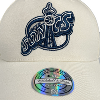 Mitchell & Ness Seattle Supersonics Flexfit 110 Core White Cream/Teal OSFM