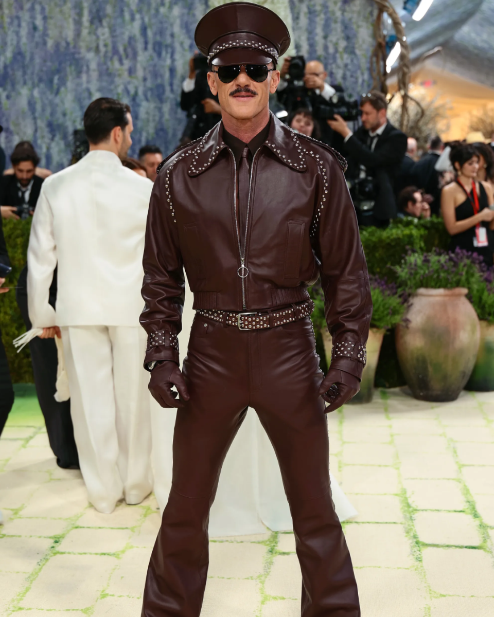 Ray-Ban RB3925 aviator sunglasses inspired by Luke Evans Met Gala look
